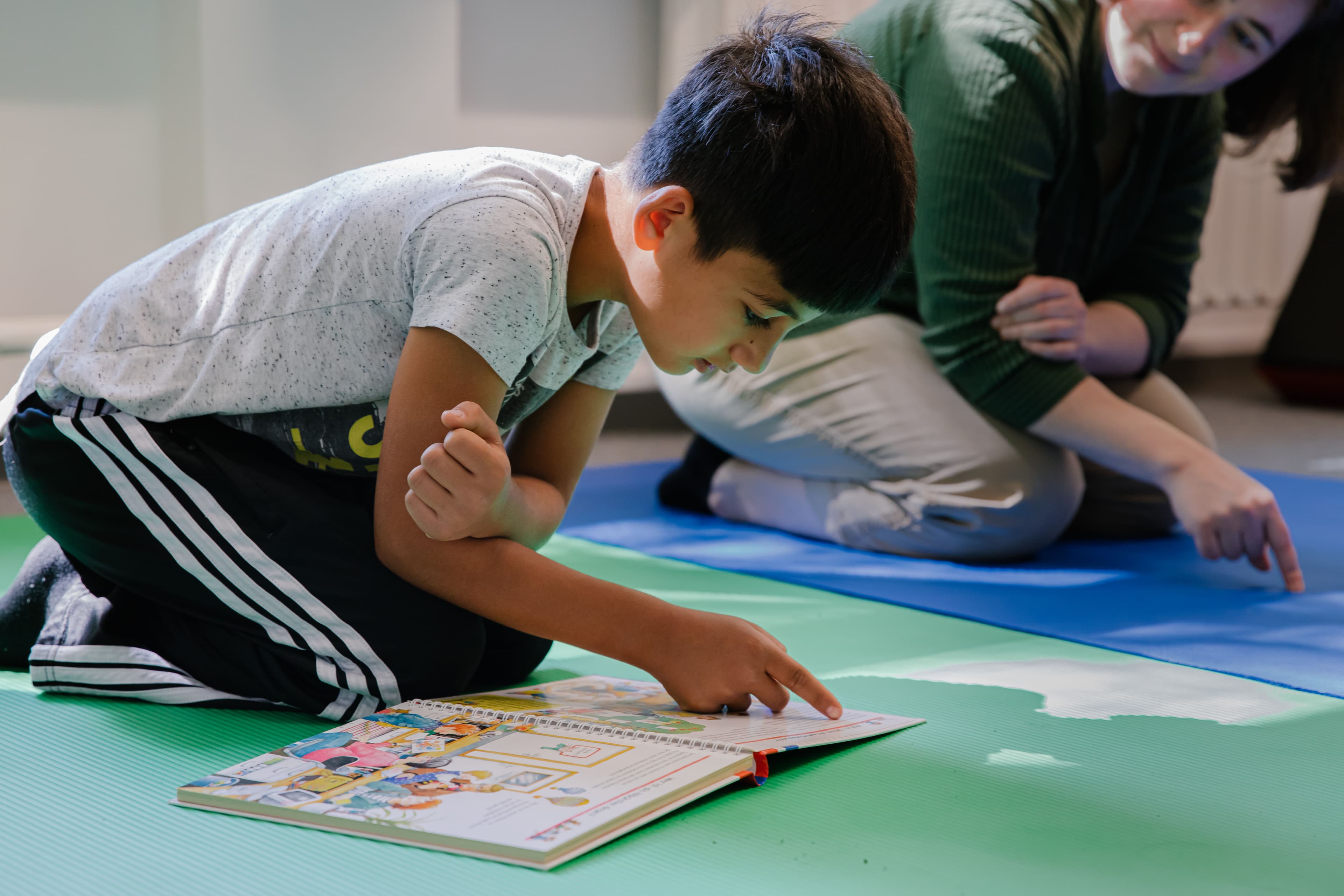 11 Elena Gespräch.jpg